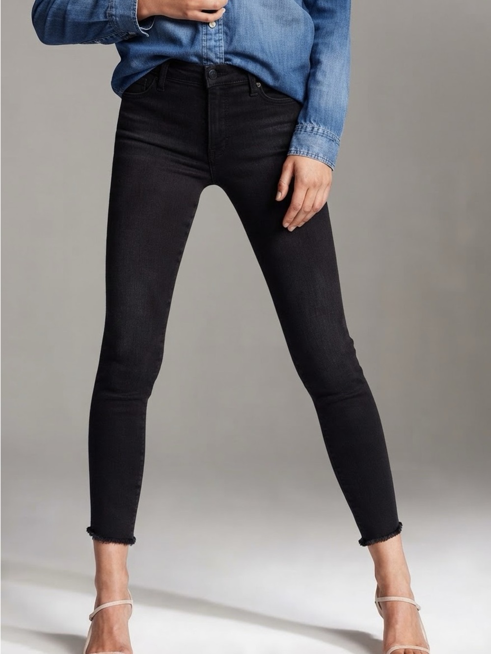 Denim Forum Aritzia The Nico Mid Rise Skinny Crop Jeans Black Raw Hem Size 31